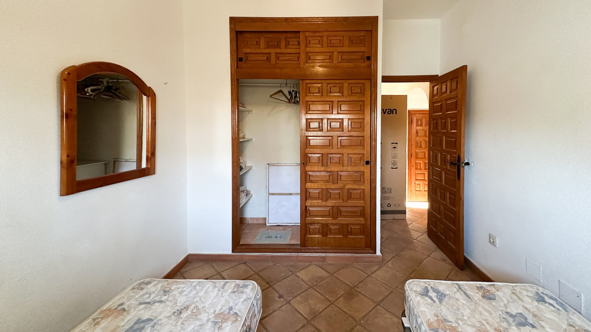 For sale - 4 Bedroom 2 Bathroom Detached Villa in Cabo Roig  - Cabo Roig  - Alicante