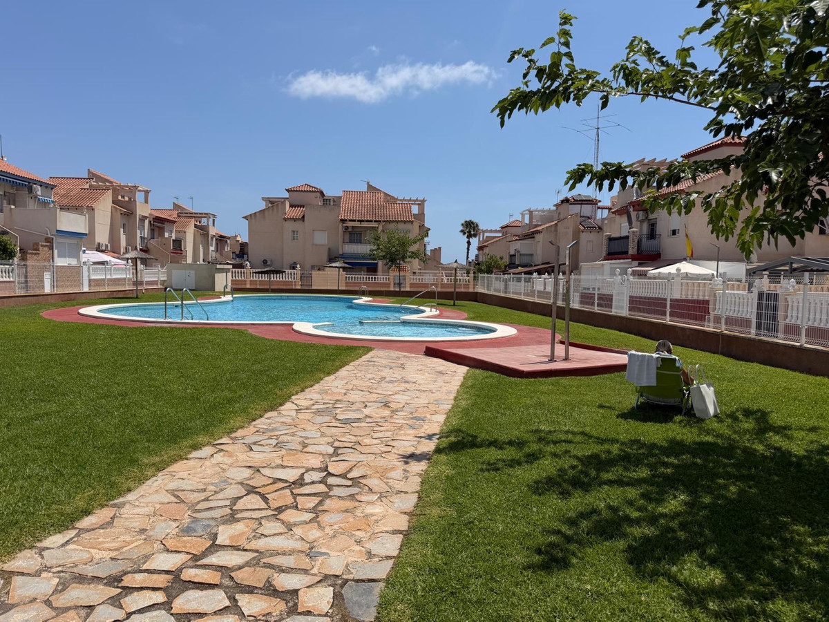 For sale - 2 Bedroom 1 Bathroom House - Bungalow in Orihuela - Playa Flamenca  - Alicante