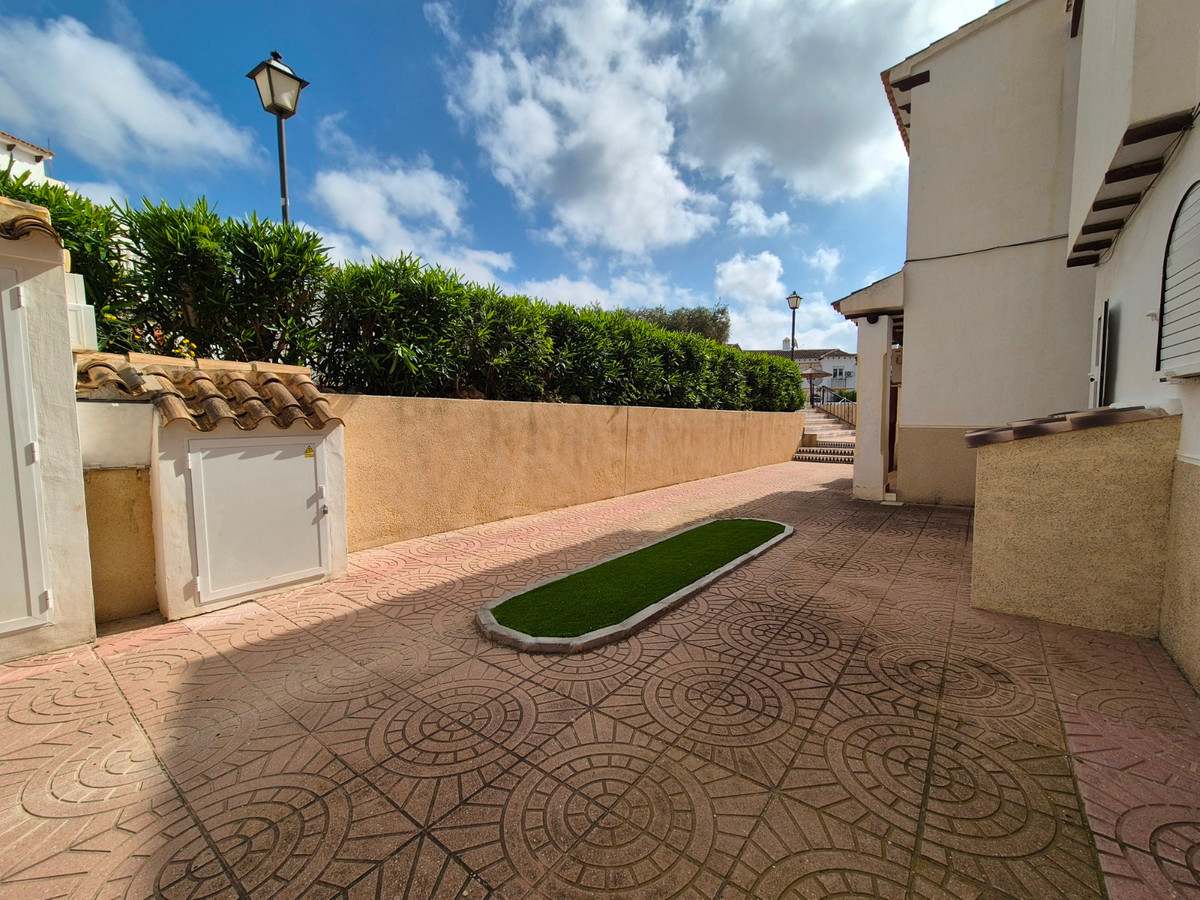 For sale - 1 Bedroom 1 Bathroom Ground floor apartment in Villamartin - San Miguel de Salinas Centro  - Alicante