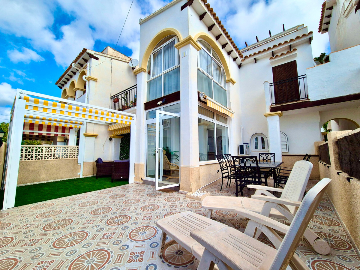 Apartment in Villamartin - view 1