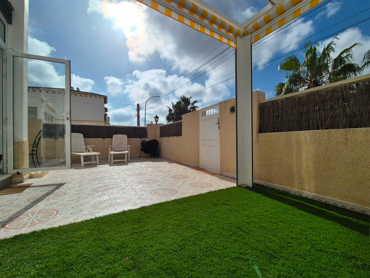 For sale - 1 Bedroom 1 Bathroom Ground floor apartment in Villamartin - San Miguel de Salinas Centro  - Alicante
