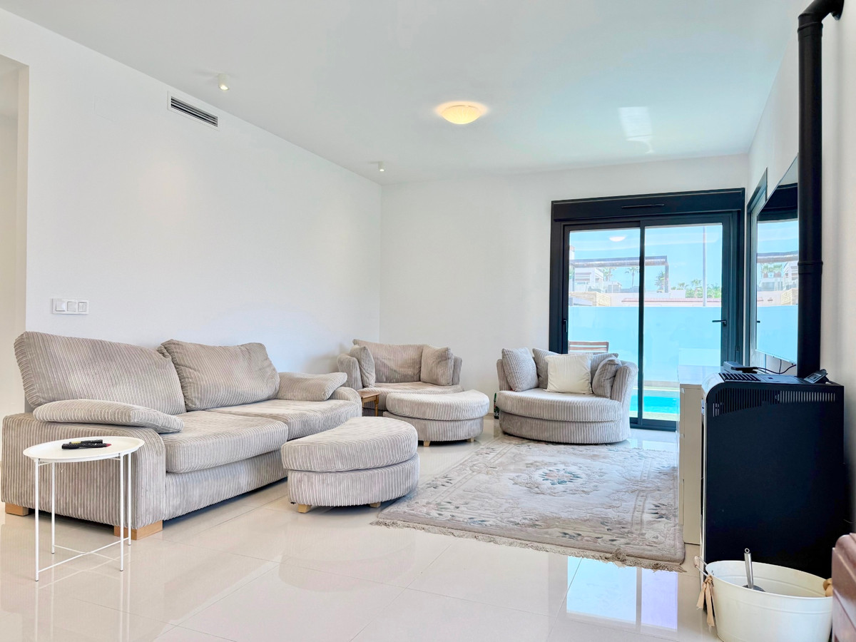 For sale - 4 Bedroom 4 Bathroom House - Detached Villa in Rojales - Ciudad Quesada  - Alicante