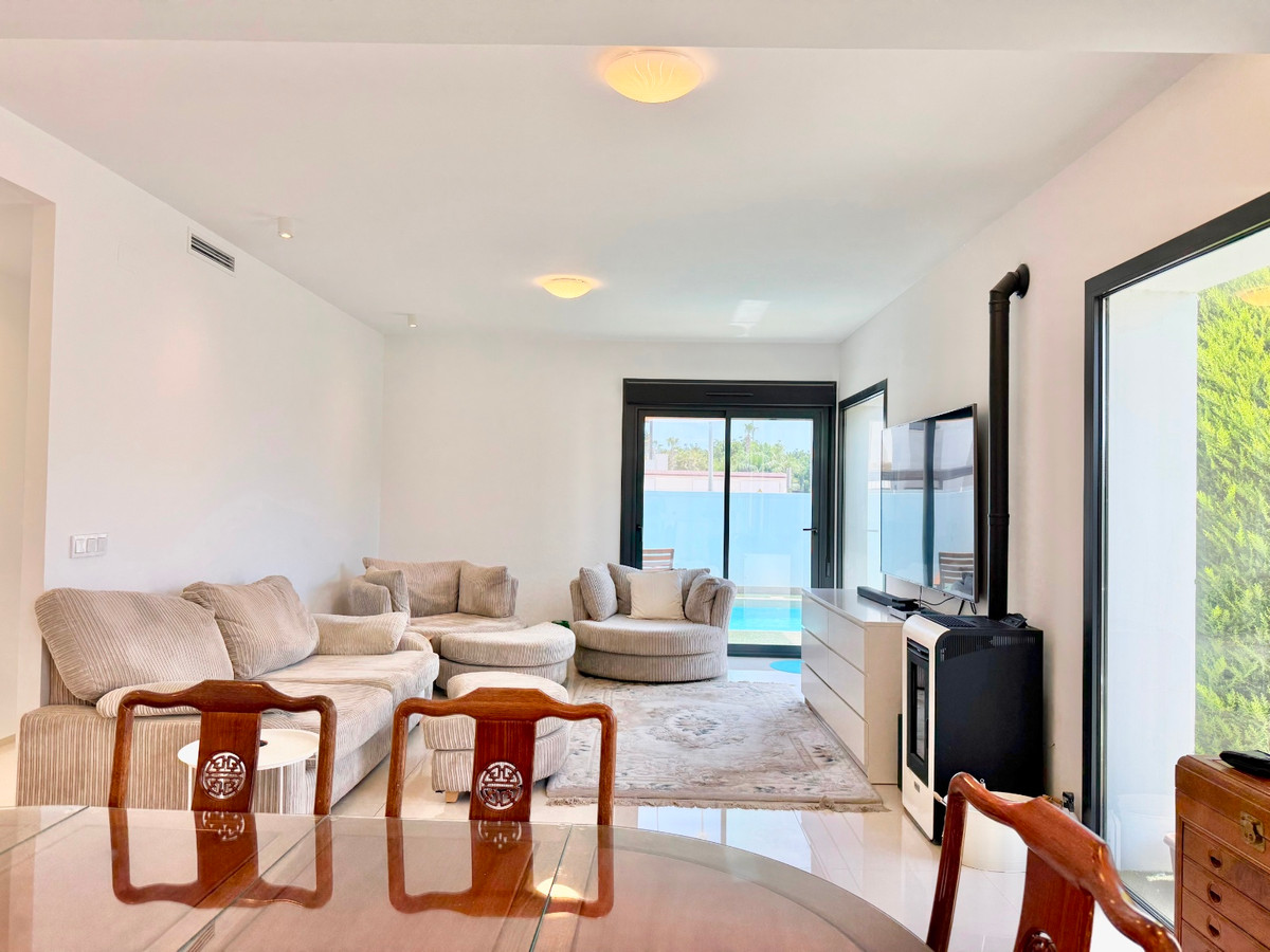 For sale - 4 Bedroom 4 Bathroom House - Detached Villa in Rojales - Ciudad Quesada  - Alicante