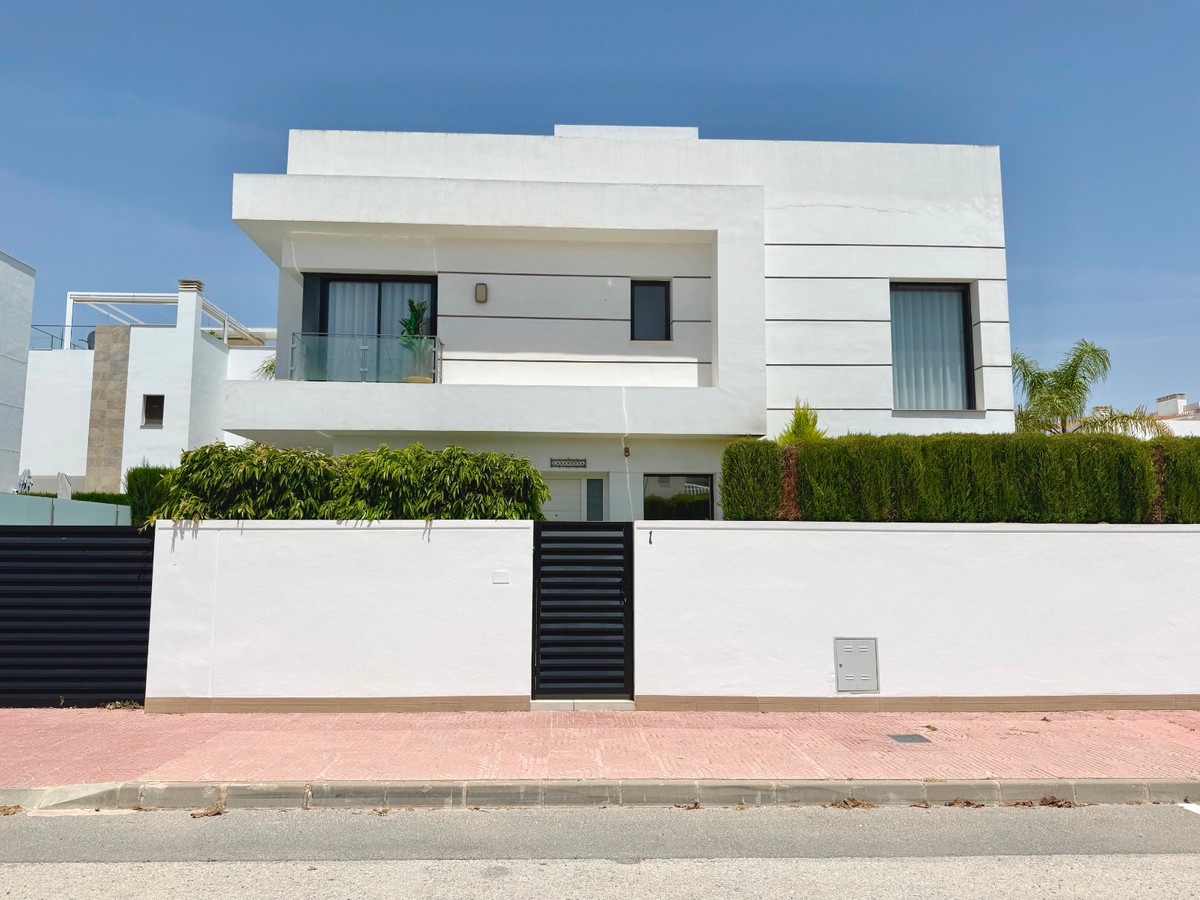 For sale - 4 Bedroom 4 Bathroom House - Detached Villa in Rojales - Ciudad Quesada  - Alicante