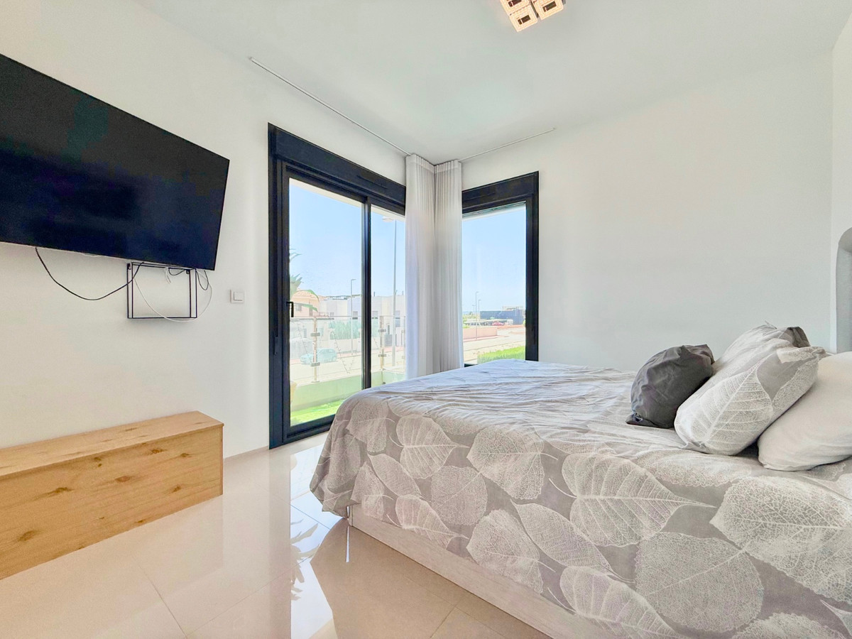 For sale - 4 Bedroom 4 Bathroom House - Detached Villa in Rojales - Ciudad Quesada  - Alicante
