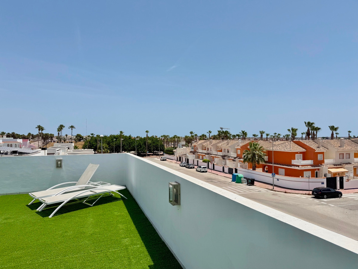 For sale - 4 Bedroom 4 Bathroom House - Detached Villa in Rojales - Ciudad Quesada  - Alicante