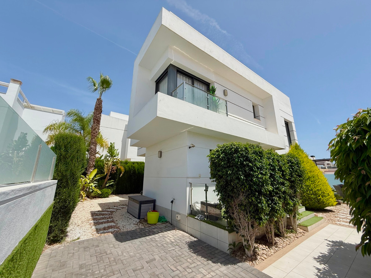 For sale - 4 Bedroom 4 Bathroom House - Detached Villa in Rojales - Ciudad Quesada  - Alicante