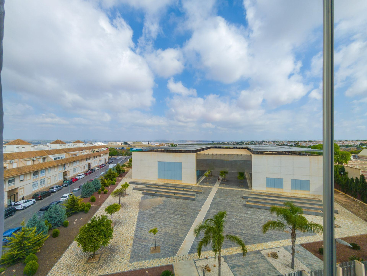 For sale - 2 Bedroom 1 Bathroom Apartment - Middle Floor Apartment in Torrevieja - Torrevieja Centro  - Alicante