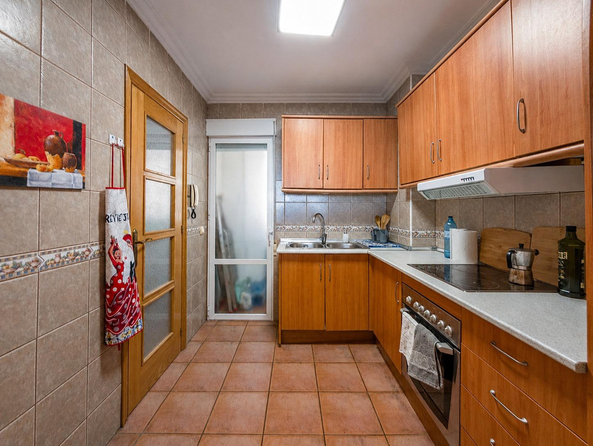 For sale - 2 Bedroom 1 Bathroom Apartment - Middle Floor Apartment in Torrevieja - Torrevieja Centro  - Alicante