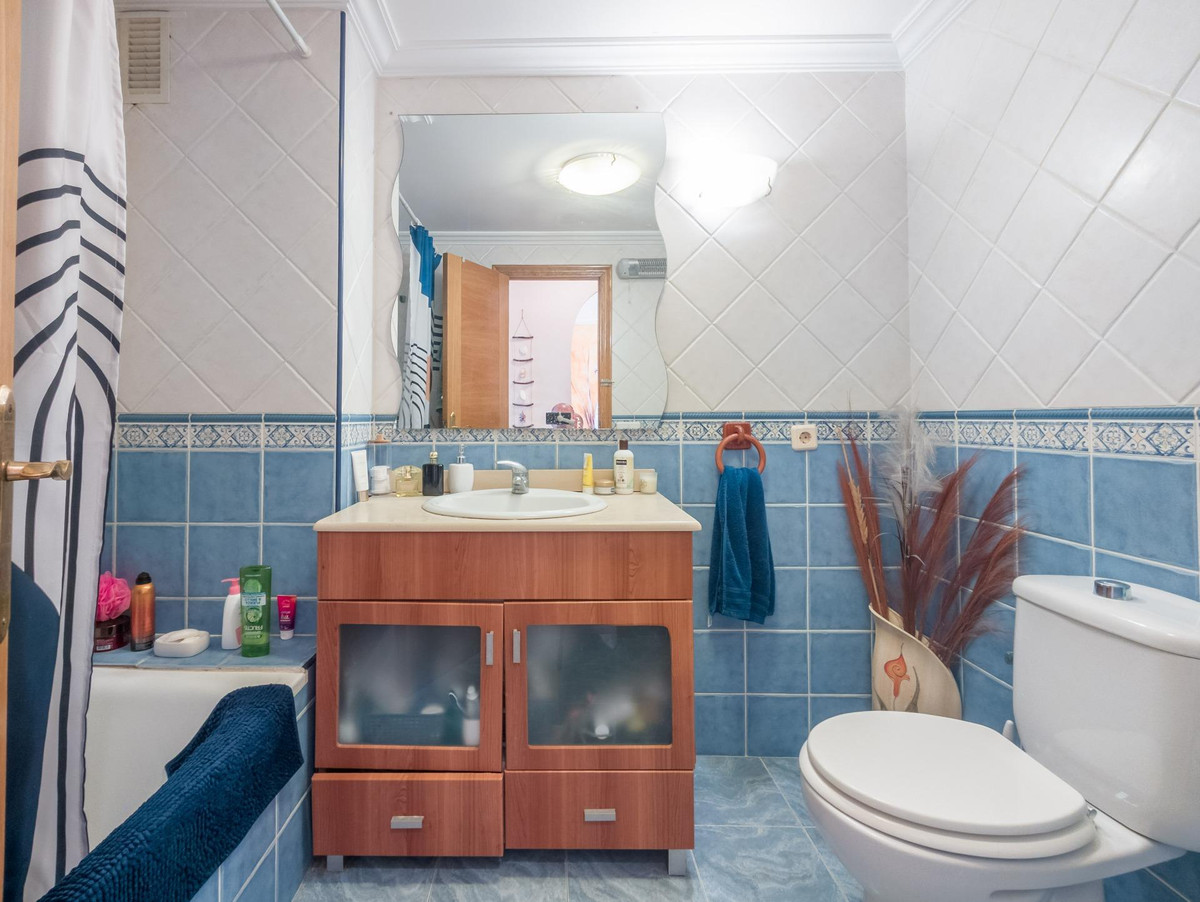 For sale - 2 Bedroom 1 Bathroom Apartment - Middle Floor Apartment in Torrevieja - Torrevieja Centro  - Alicante