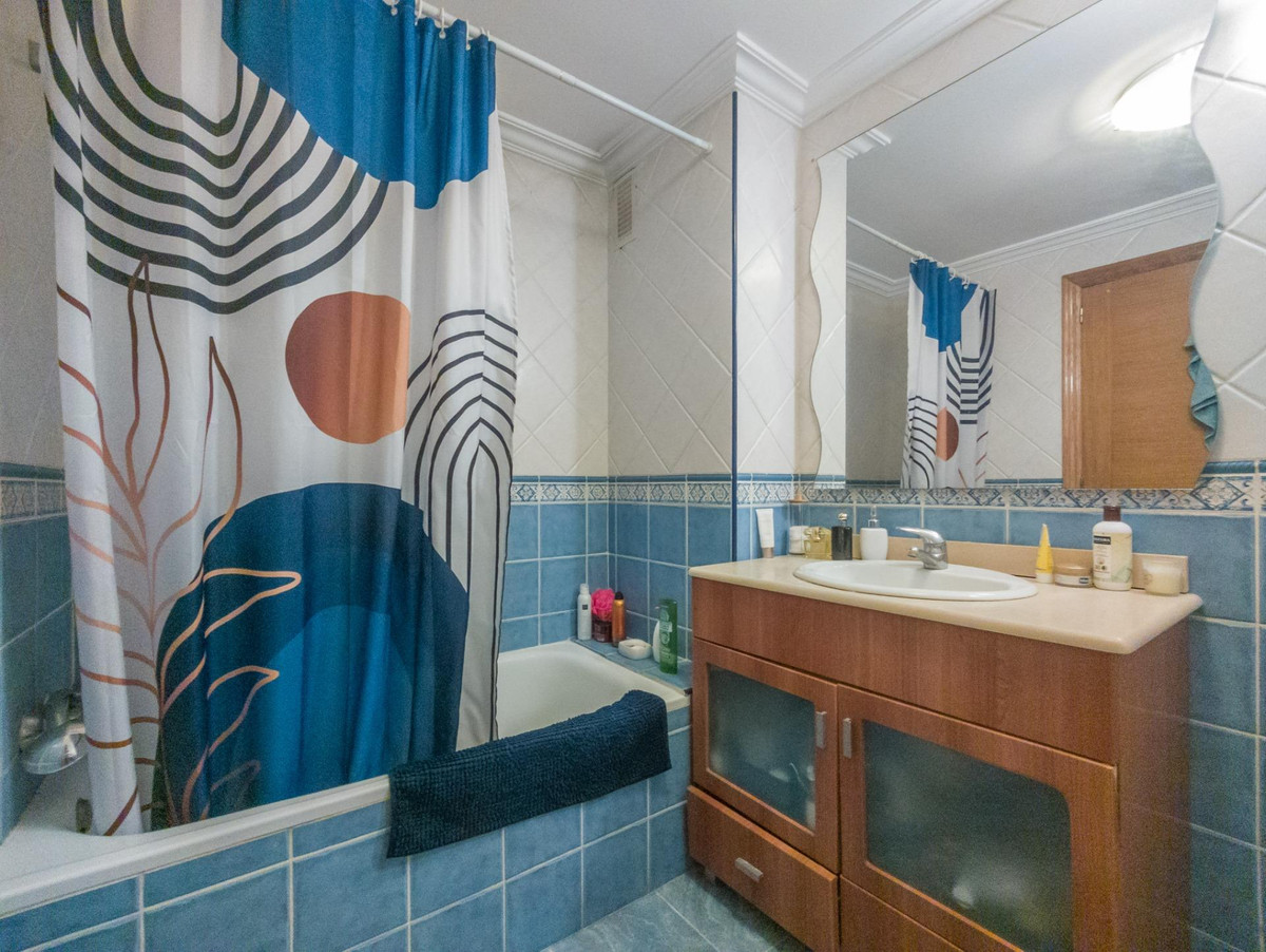 For sale - 2 Bedroom 1 Bathroom Apartment - Middle Floor Apartment in Torrevieja - Torrevieja Centro  - Alicante