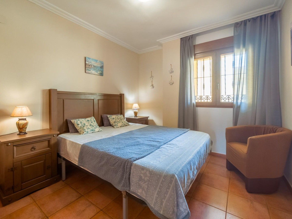 For sale - 2 Bedroom 1 Bathroom Apartment - Middle Floor Apartment in Torrevieja - Torrevieja Centro  - Alicante