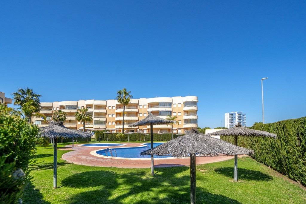 For sale - 2 Bedroom 1 Bathroom Apartment in Cabo Roig - Campoamor  - Alicante