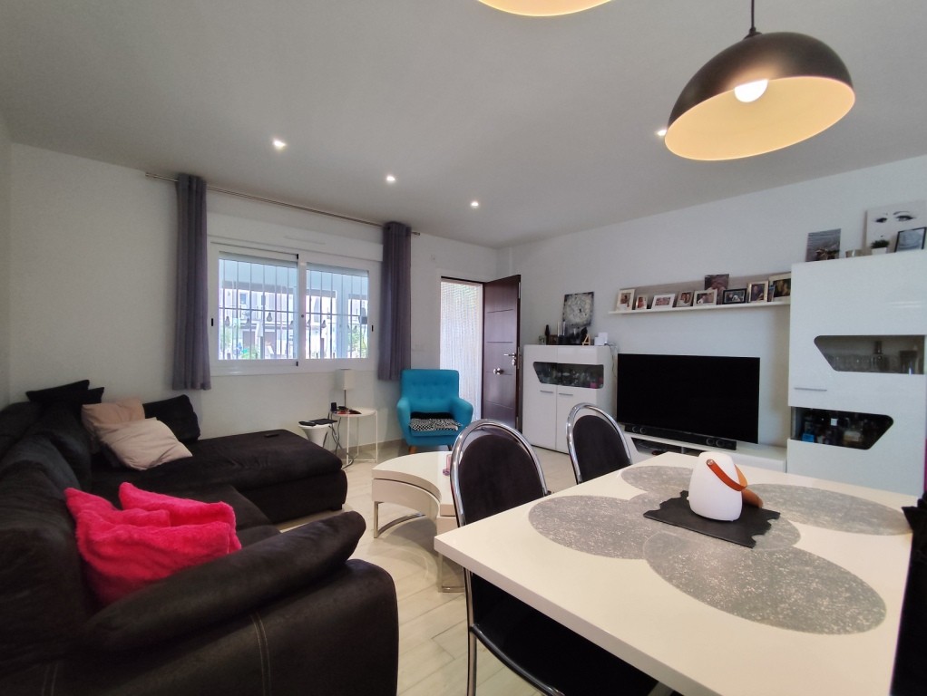 For sale - 4 Bedroom 2 Bathroom Corner townhouse in Torrevieja -  - Alicante