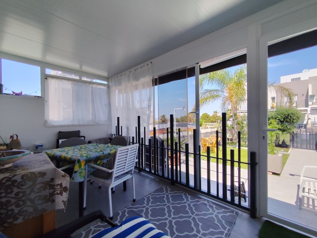 For sale - 4 Bedroom 2 Bathroom Corner townhouse in Torrevieja -  - Alicante