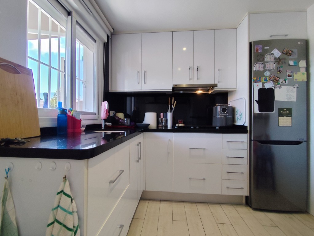For sale - 4 Bedroom 2 Bathroom Corner townhouse in Torrevieja -  - Alicante