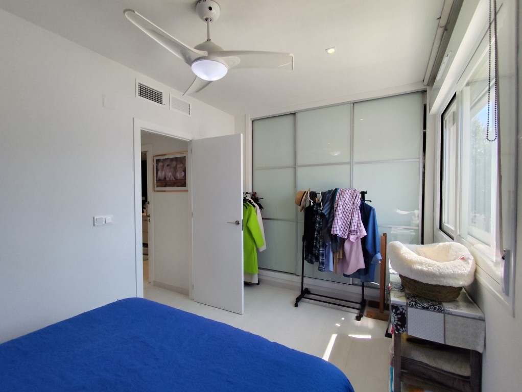 For sale - 4 Bedroom 2 Bathroom Corner townhouse in Torrevieja -  - Alicante