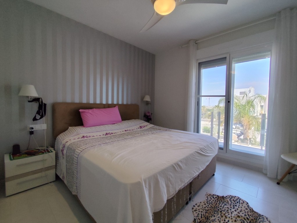 For sale - 4 Bedroom 2 Bathroom Corner townhouse in Torrevieja -  - Alicante