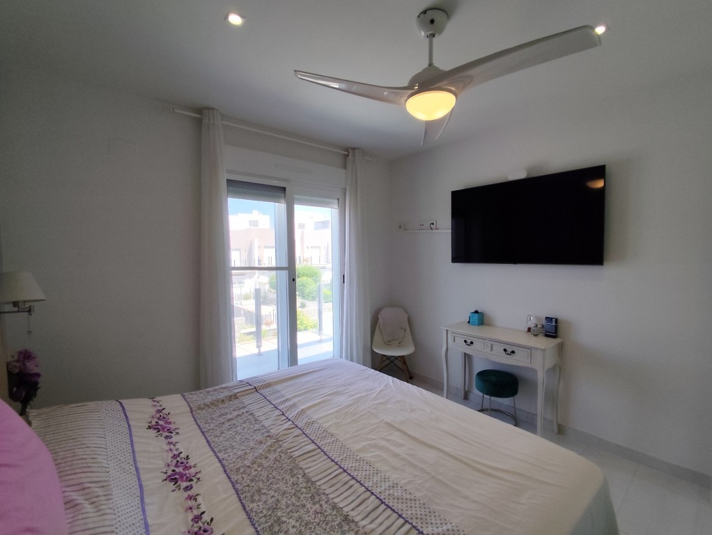 For sale - 4 Bedroom 2 Bathroom Corner townhouse in Torrevieja -  - Alicante
