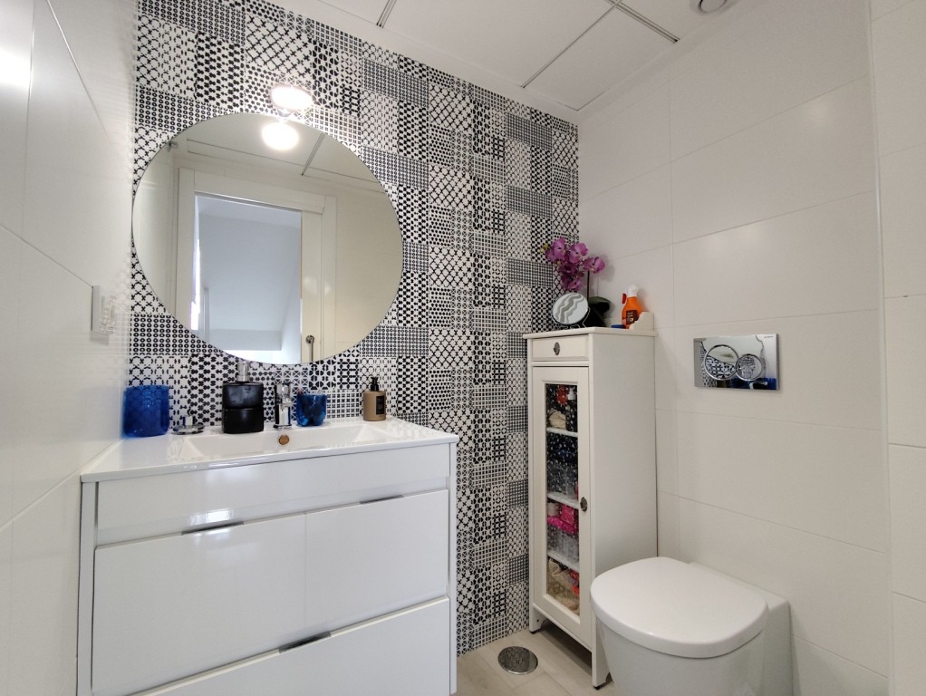 For sale - 4 Bedroom 2 Bathroom Corner townhouse in Torrevieja -  - Alicante