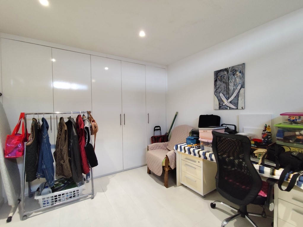 For sale - 4 Bedroom 2 Bathroom Corner townhouse in Torrevieja -  - Alicante
