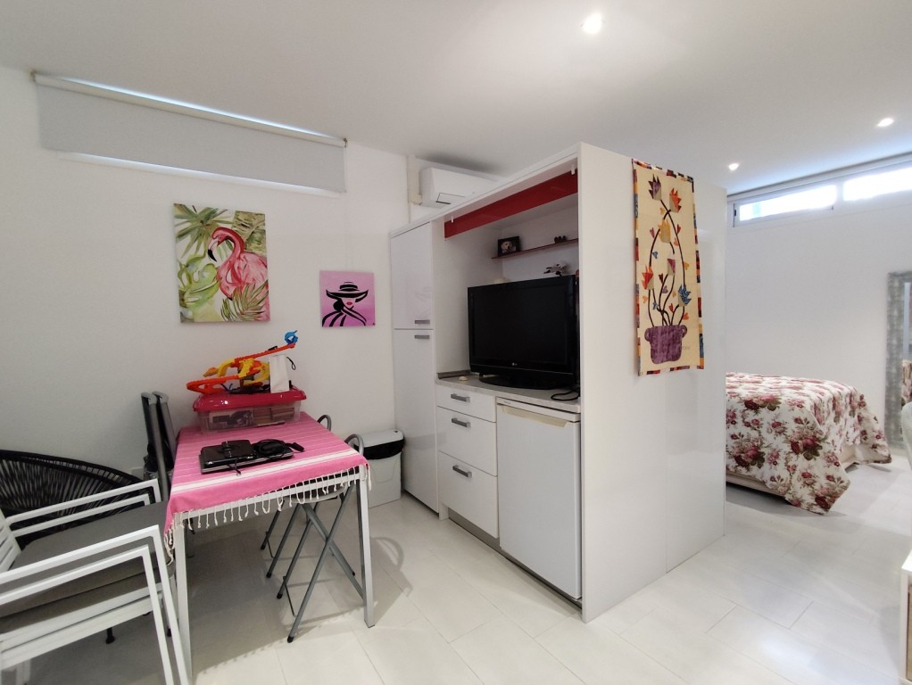 For sale - 4 Bedroom 2 Bathroom Corner townhouse in Torrevieja -  - Alicante