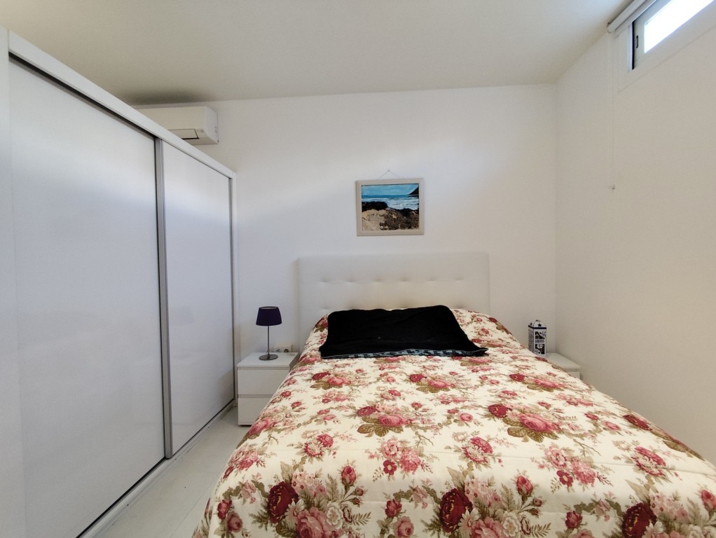 For sale - 4 Bedroom 2 Bathroom Corner townhouse in Torrevieja -  - Alicante