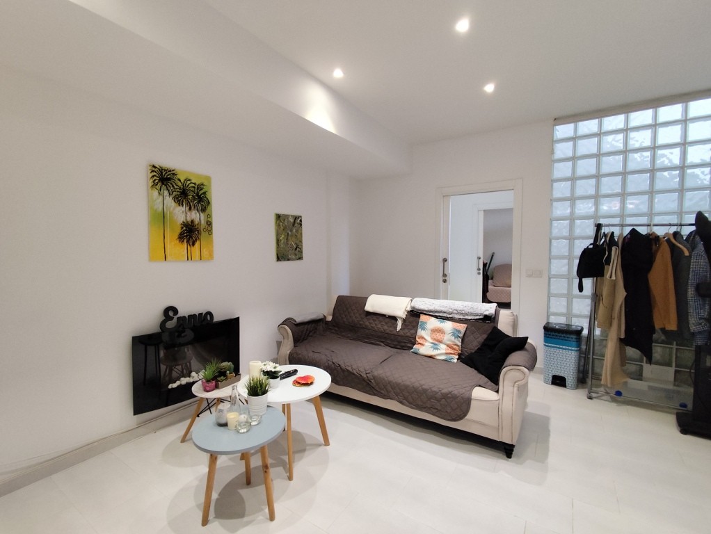 For sale - 4 Bedroom 2 Bathroom Corner townhouse in Torrevieja -  - Alicante