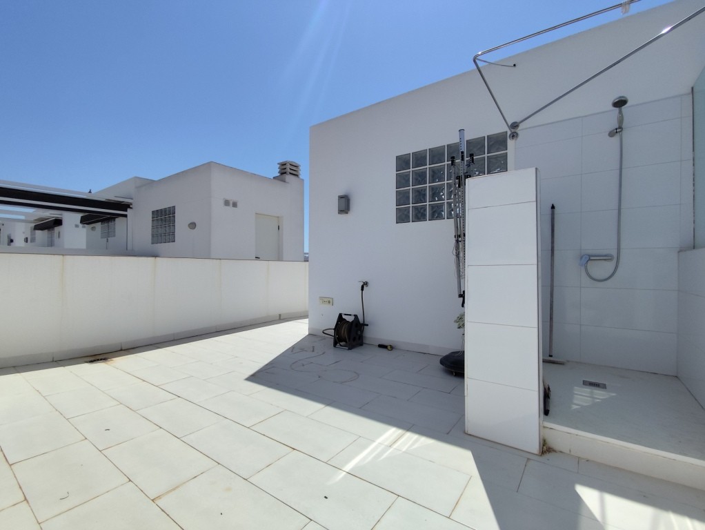 For sale - 4 Bedroom 2 Bathroom Corner townhouse in Torrevieja -  - Alicante