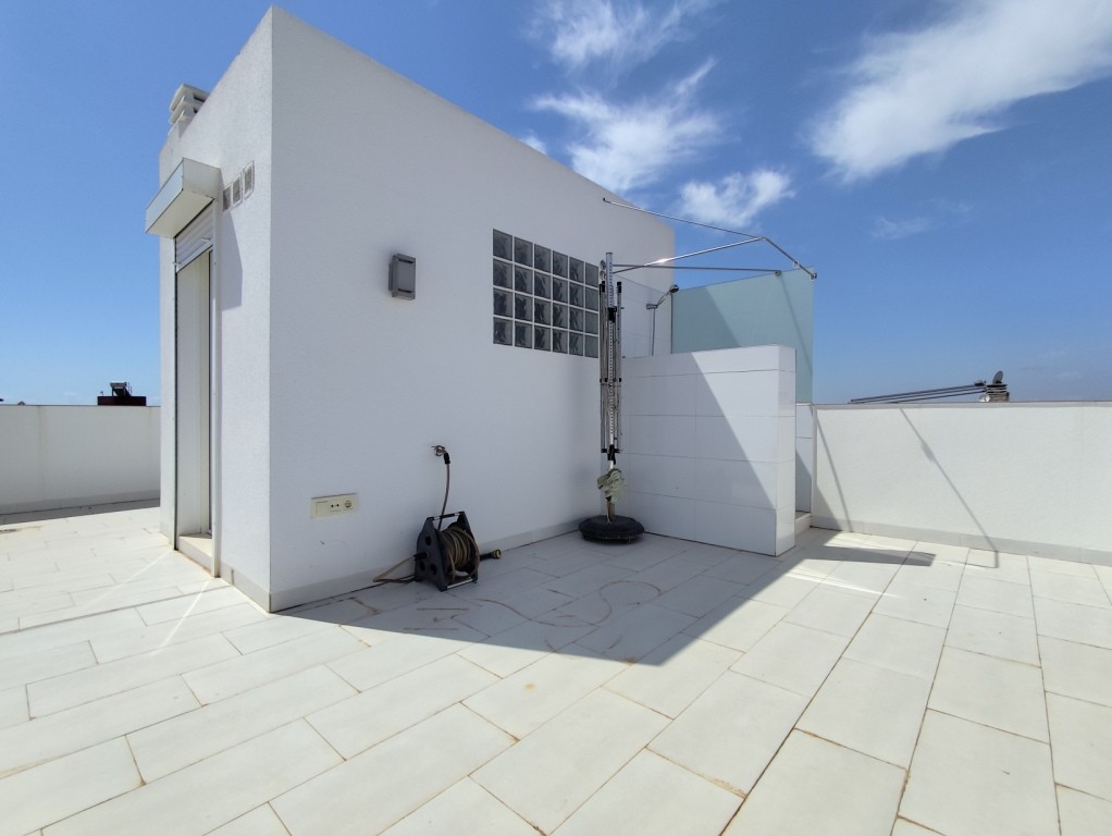 For sale - 4 Bedroom 2 Bathroom Corner townhouse in Torrevieja -  - Alicante