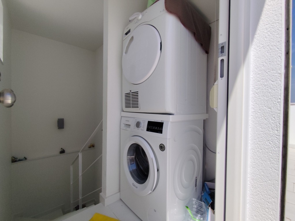 For sale - 4 Bedroom 2 Bathroom Corner townhouse in Torrevieja -  - Alicante