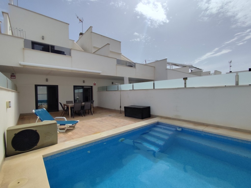 For sale - 3 Bedroom 2 Bathroom Villa in Pilar de la Horadada -  - Alicante