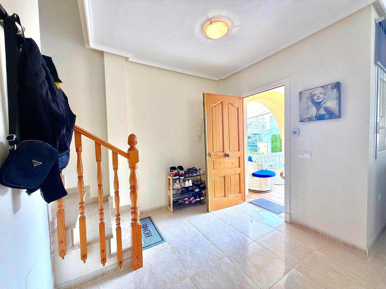 For sale - 3 Bedroom 2 Bathroom Villa in Villamartin - Villamartín  - Alicante