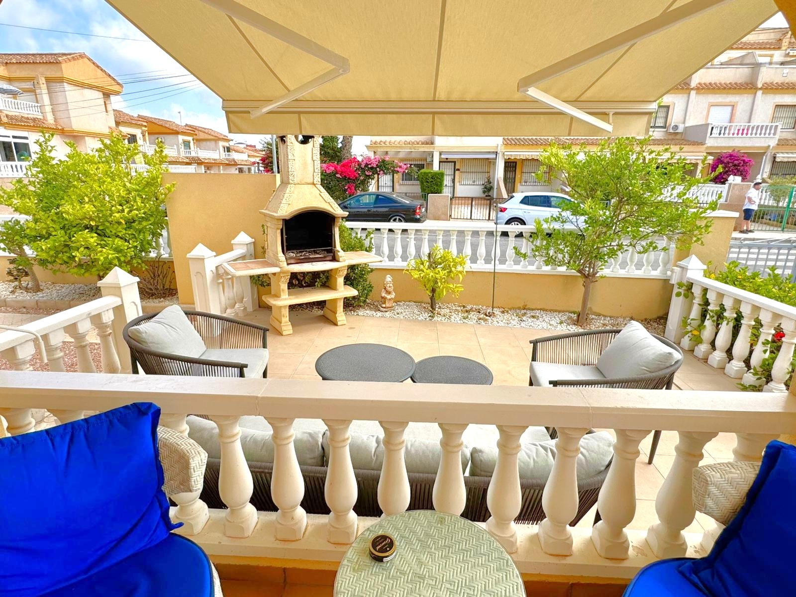 For sale - 3 Bedroom 2 Bathroom Villa in Villamartin - Villamartín  - Alicante