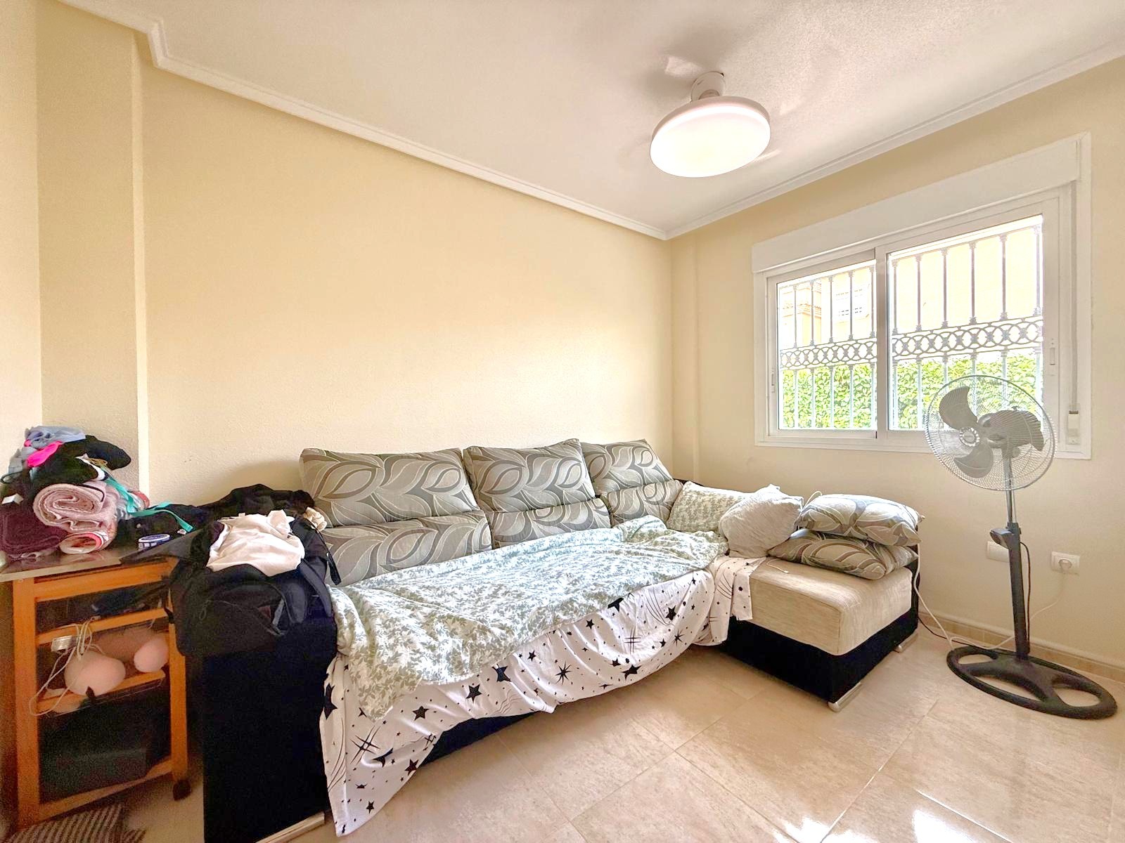 For sale - 3 Bedroom 2 Bathroom Villa in Villamartin - Villamartín  - Alicante