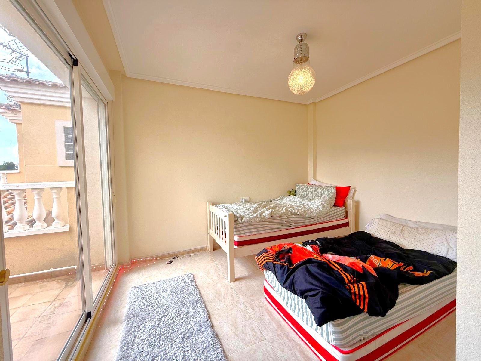 For sale - 3 Bedroom 2 Bathroom Villa in Villamartin - Villamartín  - Alicante