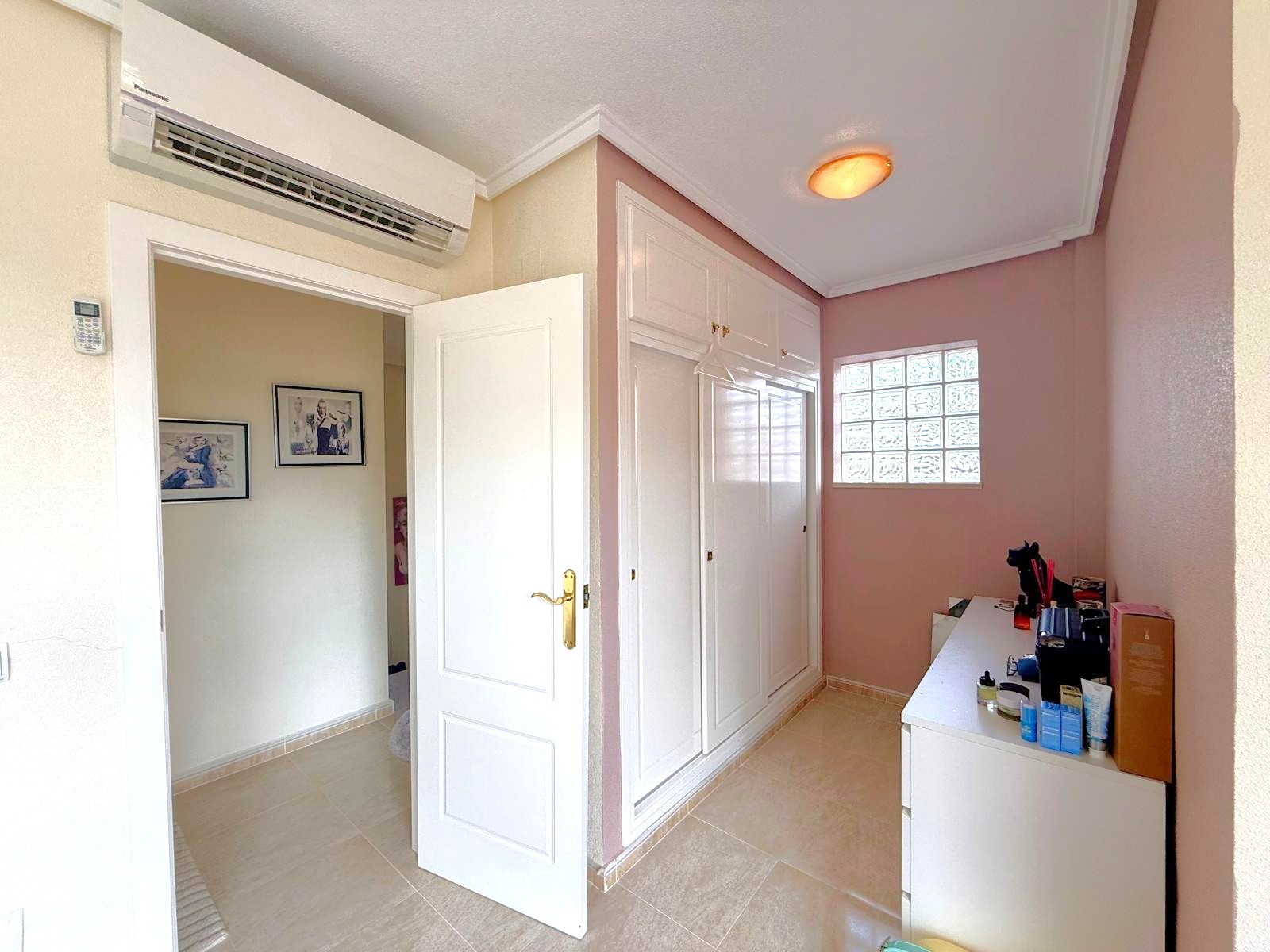 For sale - 3 Bedroom 2 Bathroom Villa in Villamartin - Villamartín  - Alicante