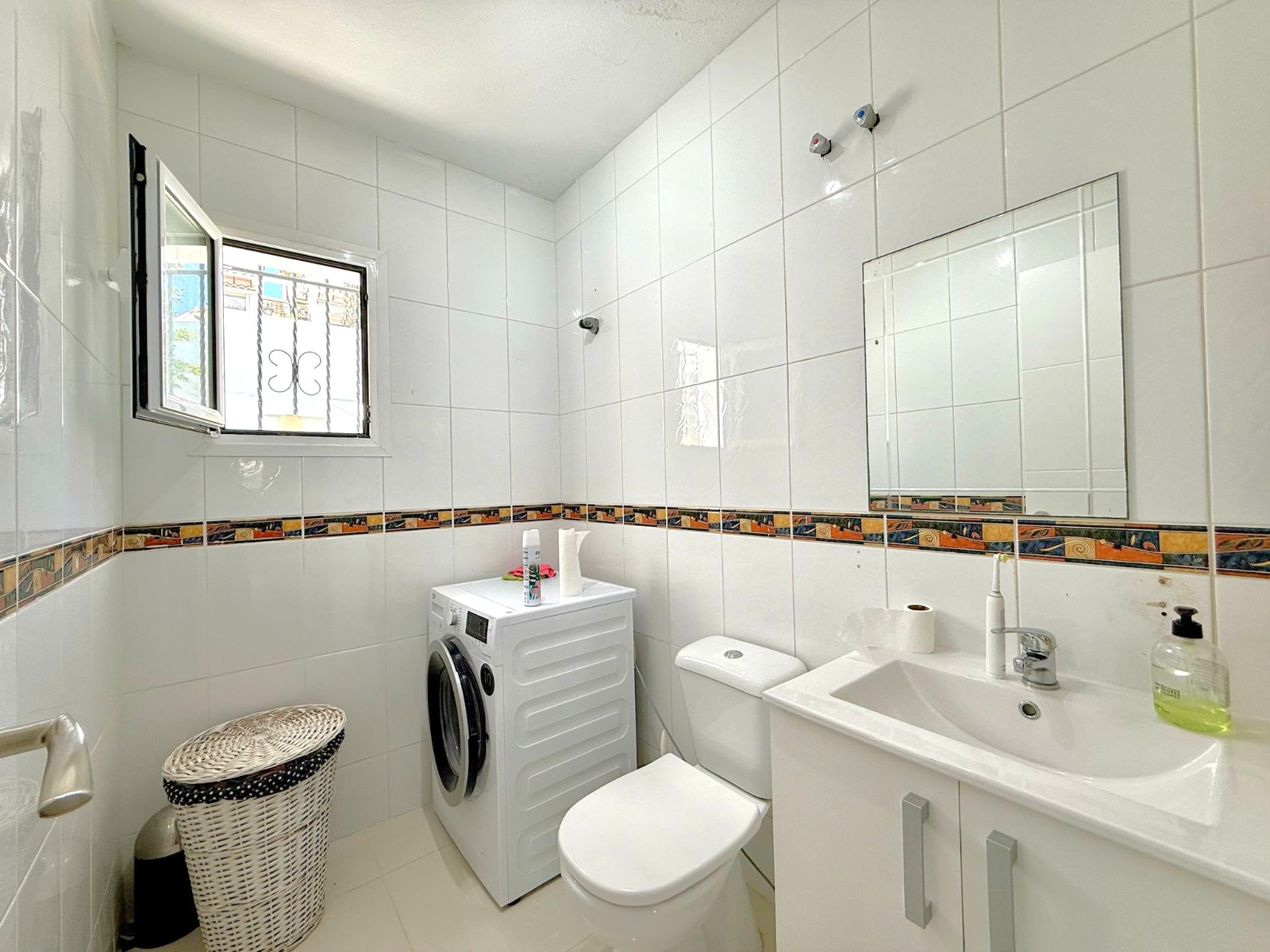 For sale - 3 Bedroom 3 Bathroom Townhouse in Villamartín - Villamartín  - Alicante