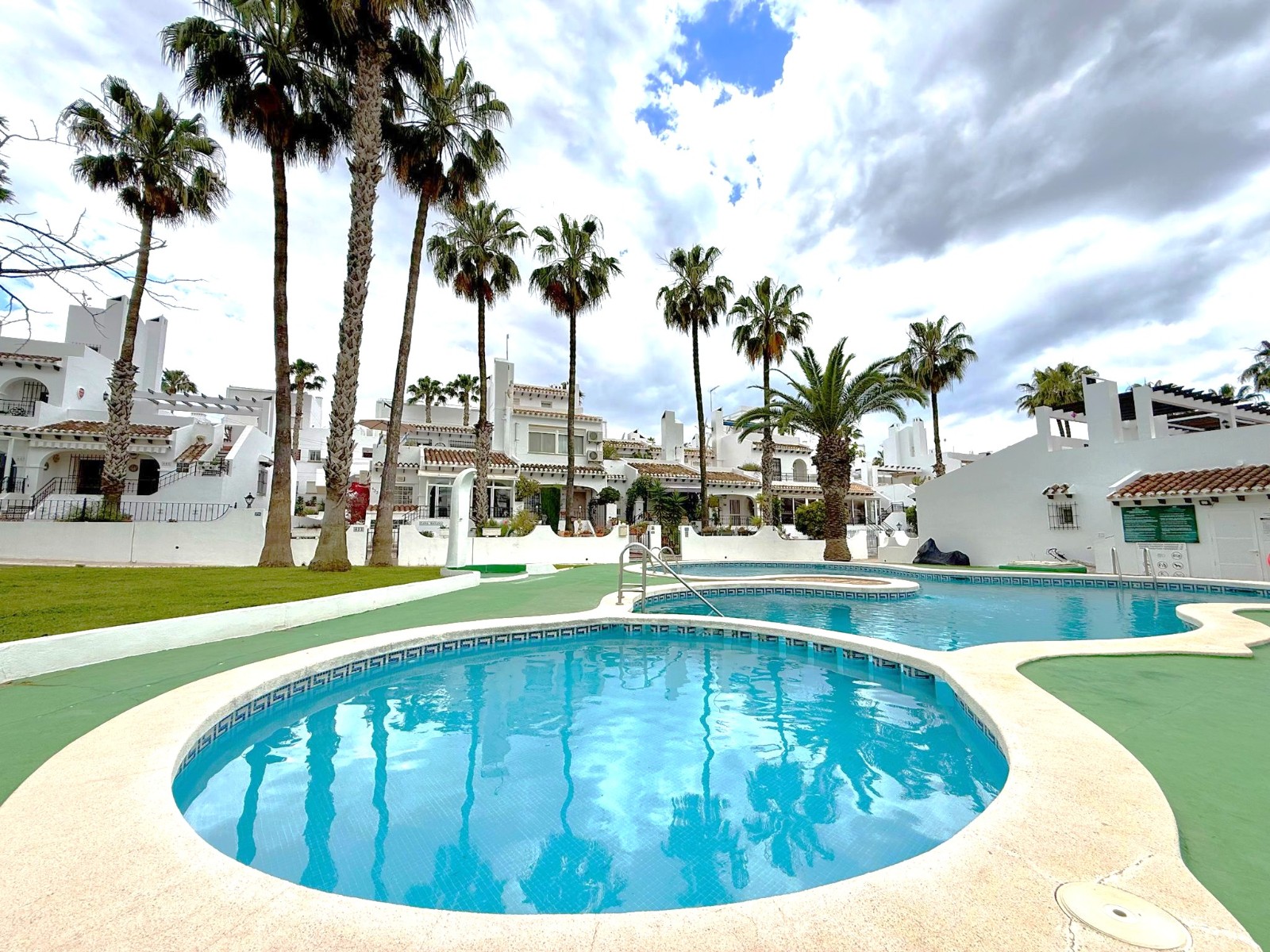 For sale - 3 Bedroom 3 Bathroom Townhouse in Villamartín - Villamartín  - Alicante