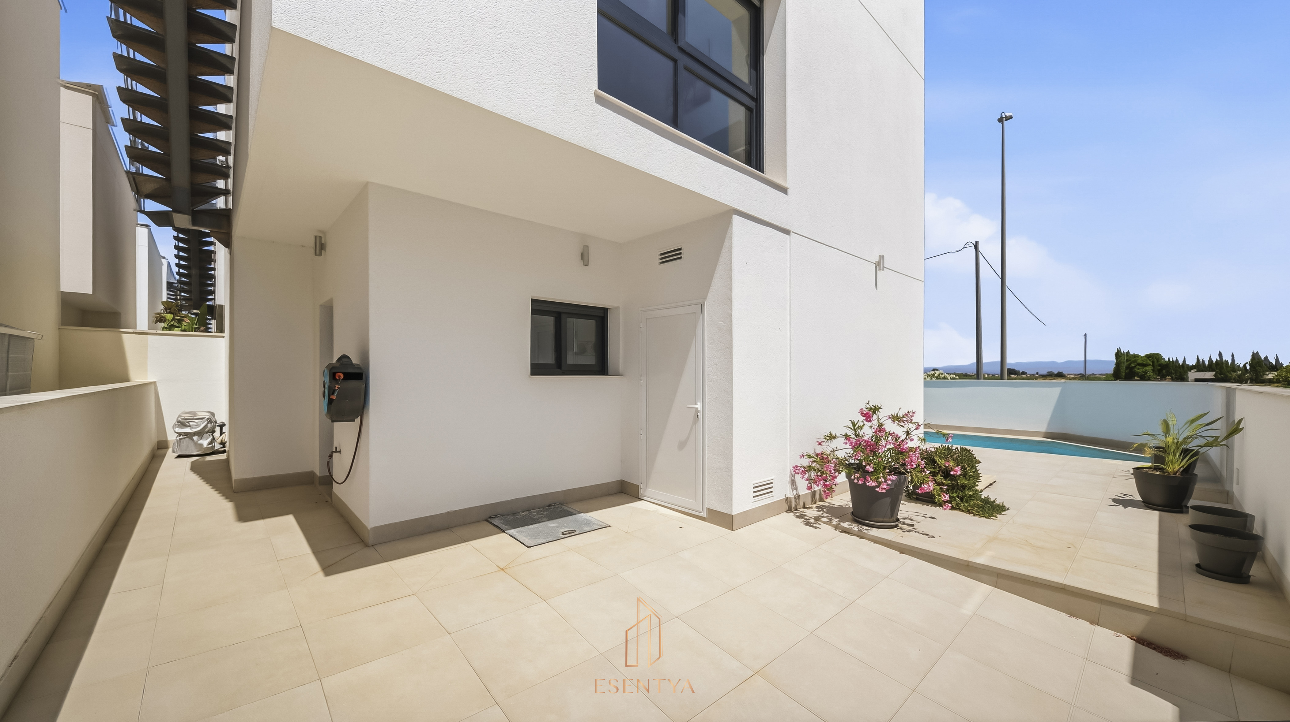 For sale - 3 Bedroom 3 Bathroom Villa in Daya Vieja -  - Alicante