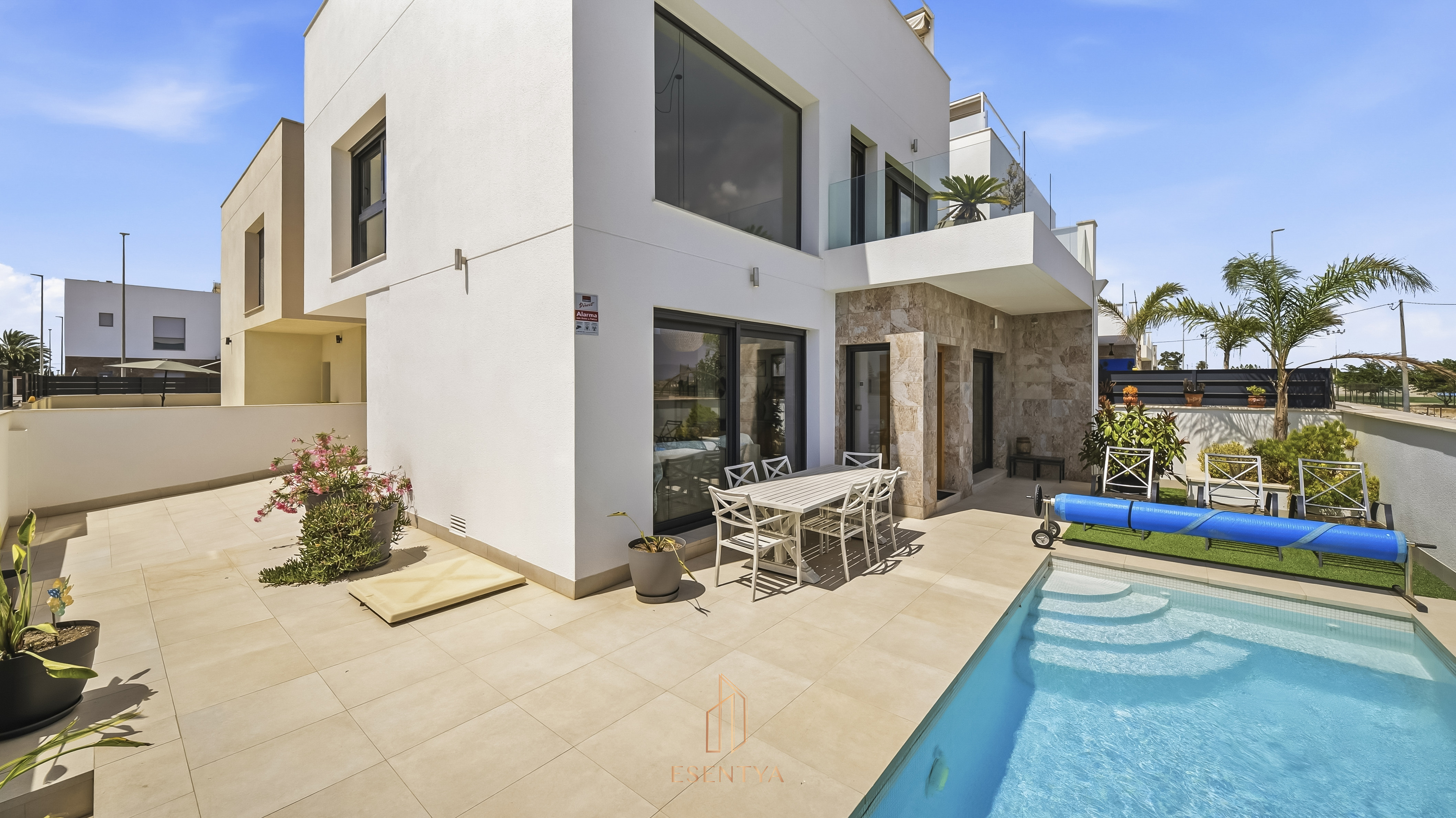 For sale - 3 Bedroom 3 Bathroom Villa in Daya Vieja -  - Alicante