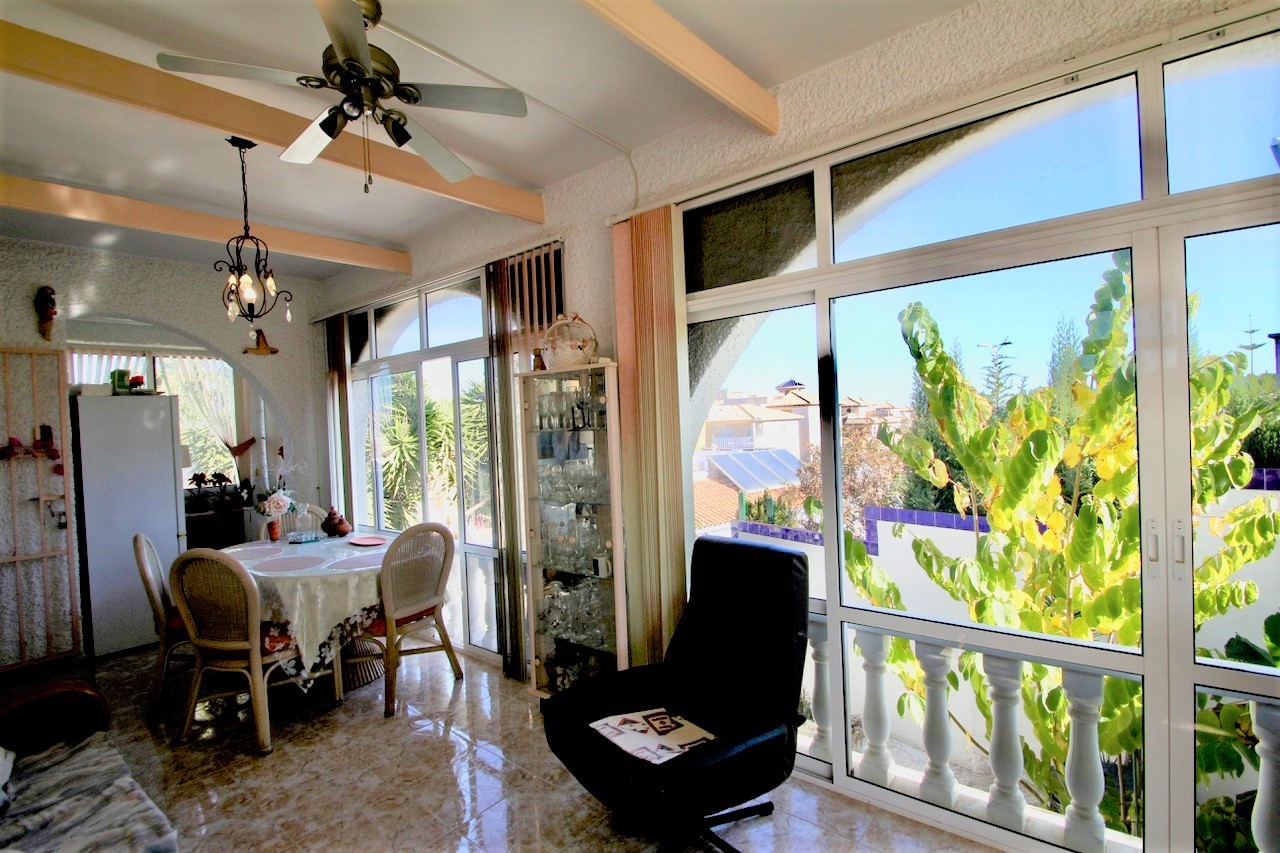 For sale - 6 Bedroom 3 Bathroom Villa in Villamartín - Villamartín  - Alicante
