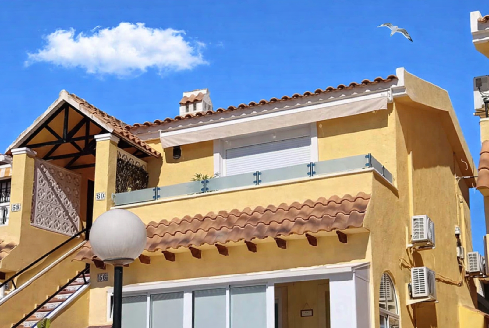 For sale - 2 Bedroom 1 Bathroom Top Floor apartment in Villamartin - Lomas Golf - Alicante