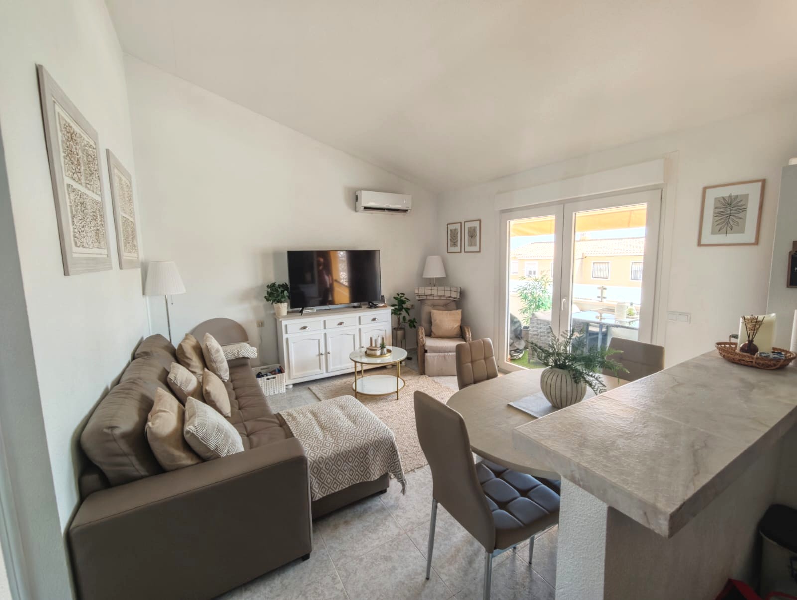 For sale - 2 Bedroom 1 Bathroom Top Floor apartment in Villamartin - Lomas Golf - Alicante