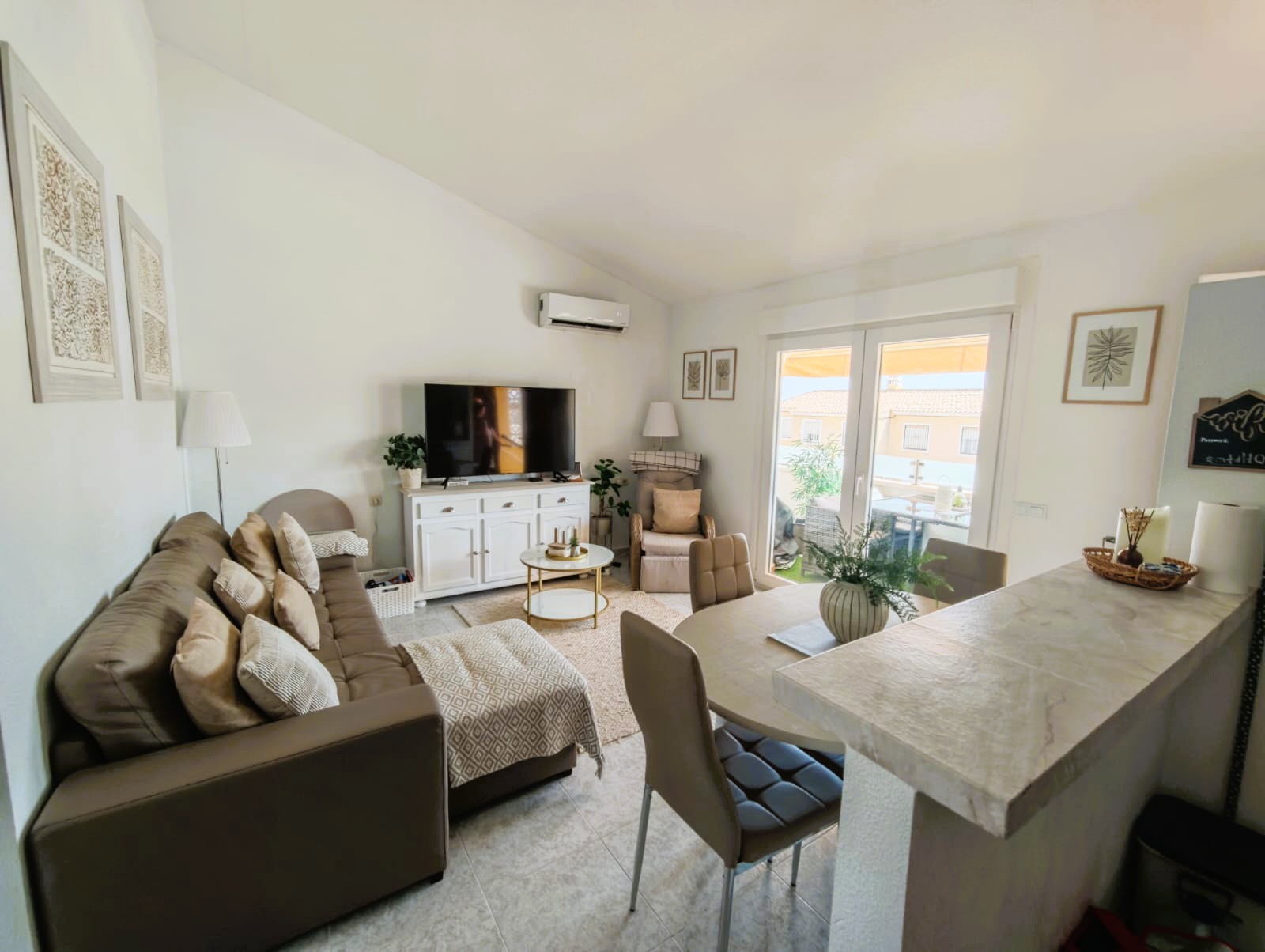 For sale - 2 Bedroom 1 Bathroom Top Floor apartment in Villamartin - Lomas Golf - Alicante