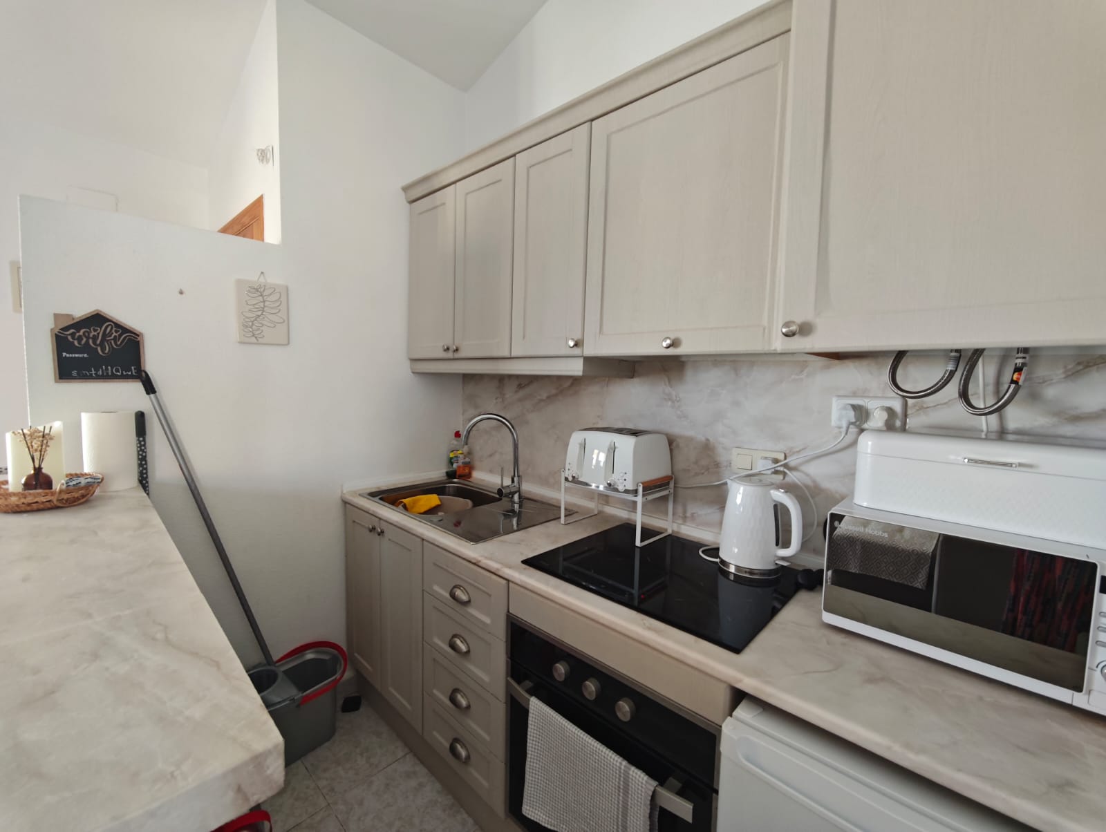 For sale - 2 Bedroom 1 Bathroom Top Floor apartment in Villamartin - Lomas Golf - Alicante