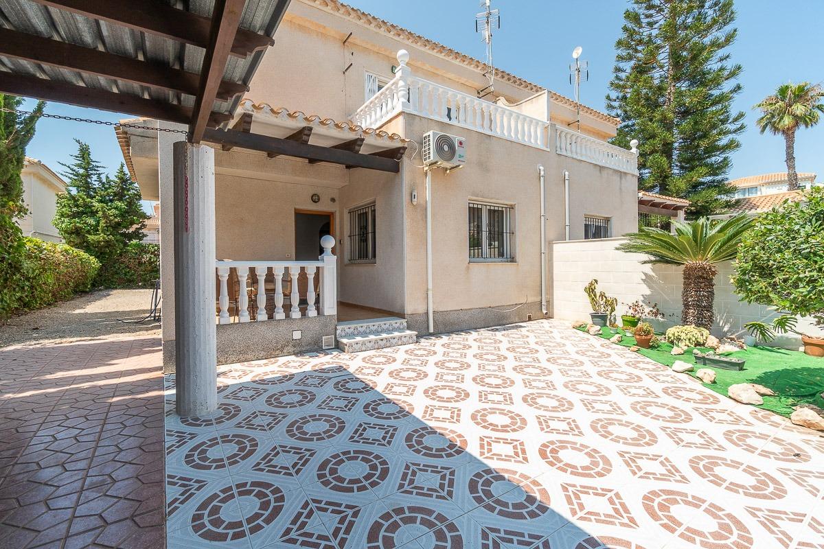 For sale - 3 Bedroom 2 Bathroom Semi in Playa Flamenca  - Playa Flamenca  - Alicante