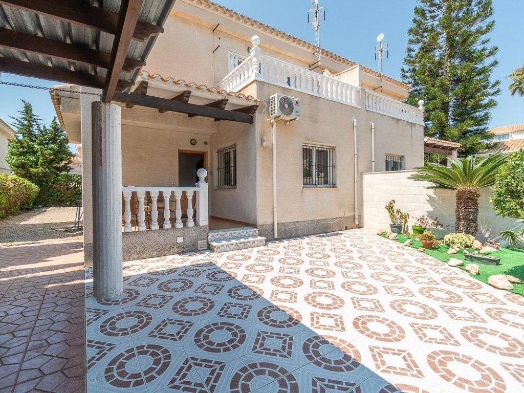 3 Bedroom 2 Bathroom Villa in Playa Flamenca 