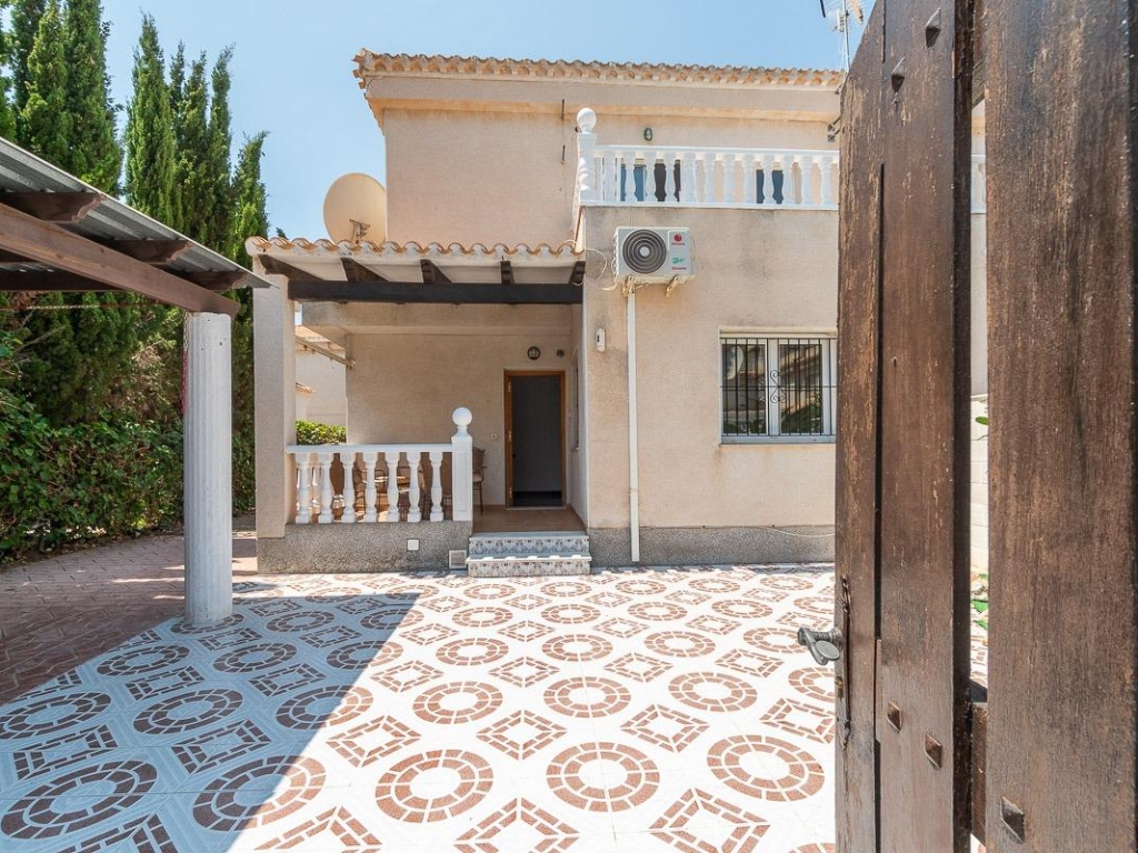 3 Bedroom 2 Bathroom Semi in Playa Flamenca 