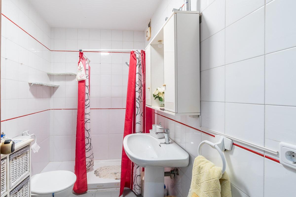 For sale - 3 Bedroom 1 Bathroom Flat in Torrevieja - Centro  - Alicante
